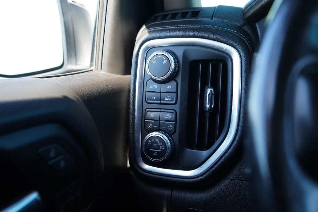 GMC Sierra photo 32