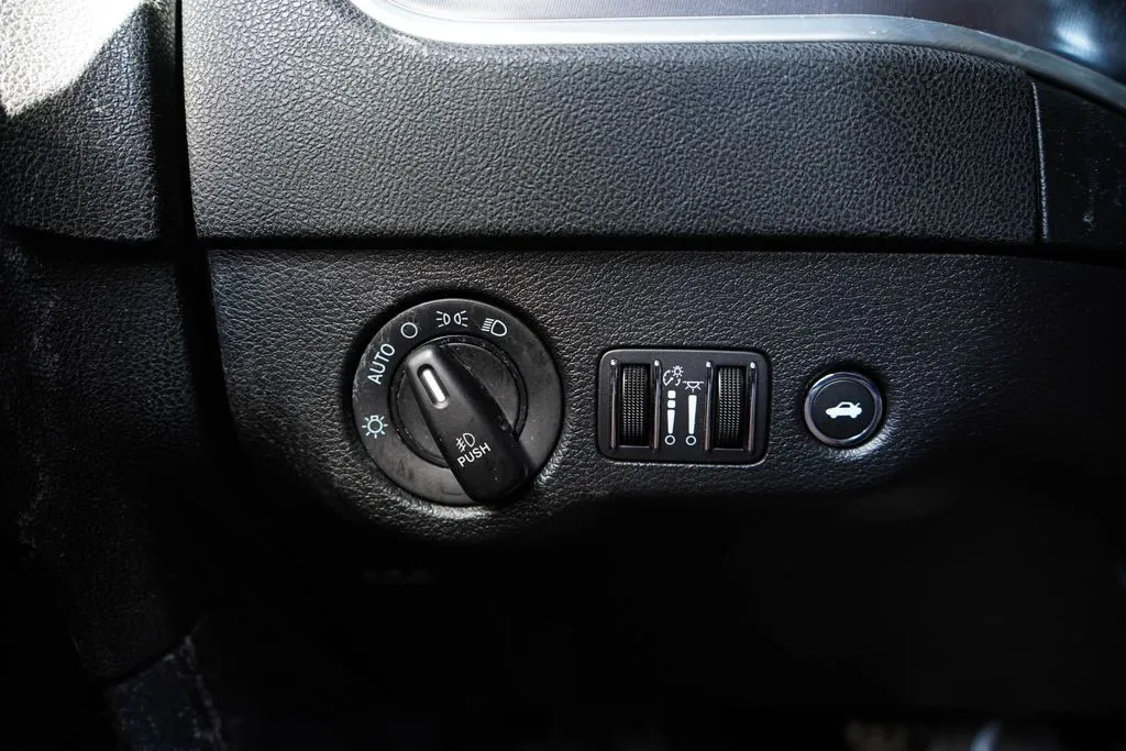 Dodge Charger photo 31