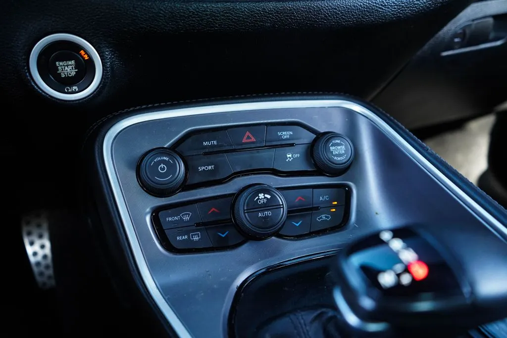Dodge Challenger photo 26
