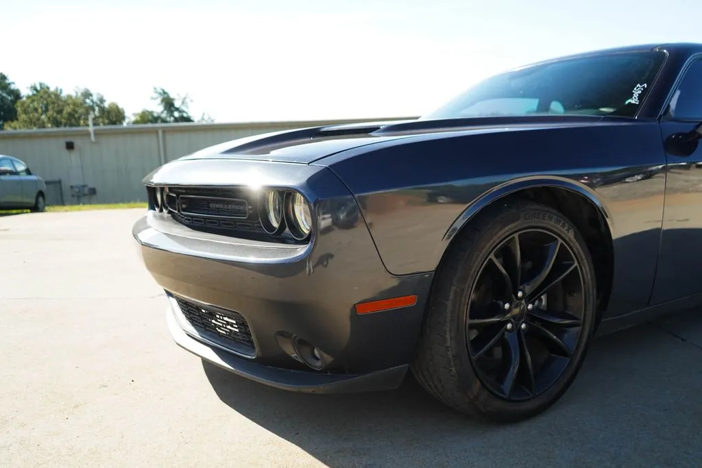 Dodge Challenger photo 17