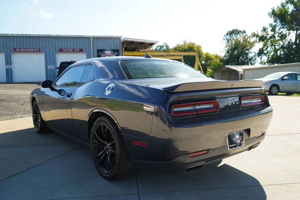 Dodge Challenger photo 4