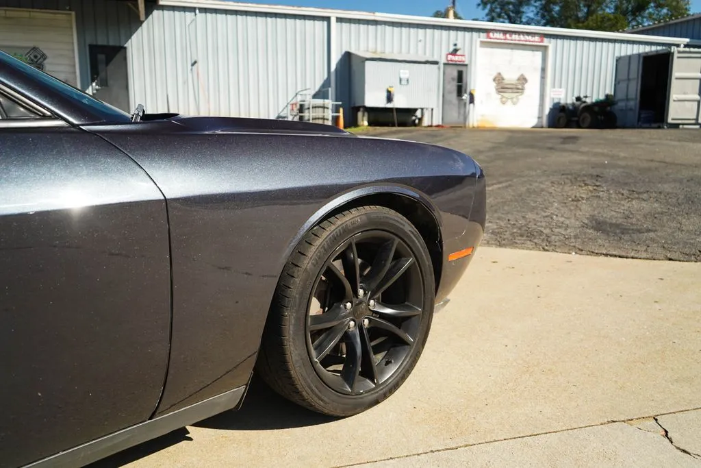 Dodge Challenger photo 18