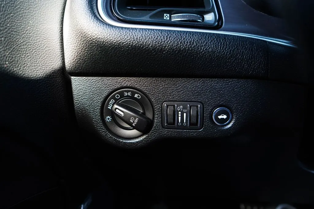 Dodge Challenger photo 31