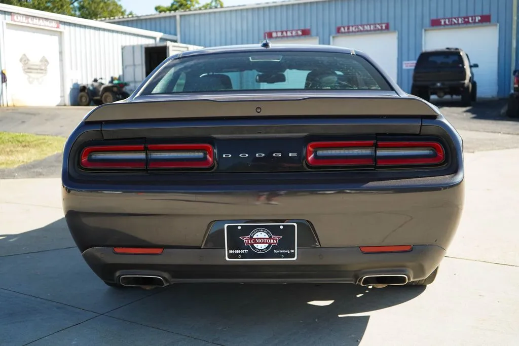 Dodge Challenger photo 19