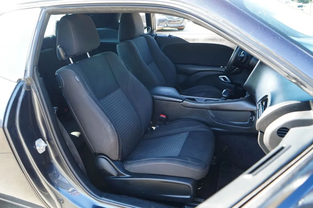 Dodge Challenger photo 13