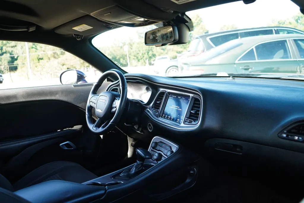 Dodge Challenger photo 10