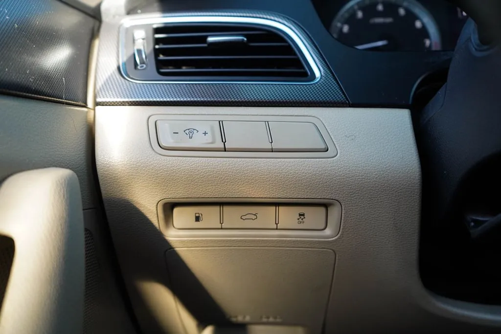 Hyundai Sonata photo 29