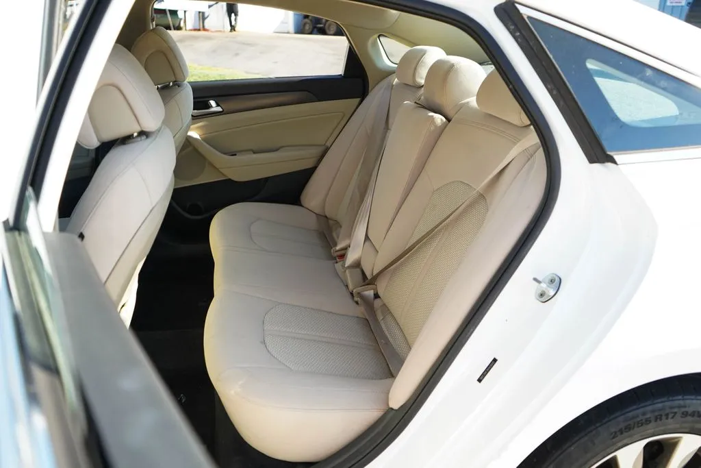 Hyundai Sonata photo 9