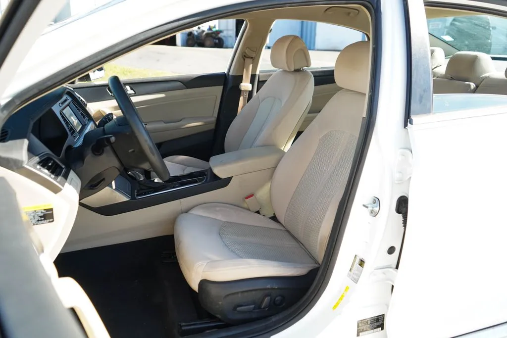 Hyundai Sonata photo 7