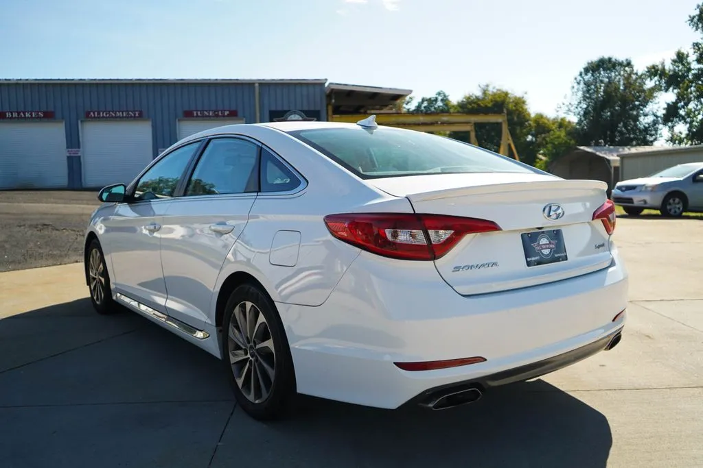 Hyundai Sonata photo 4