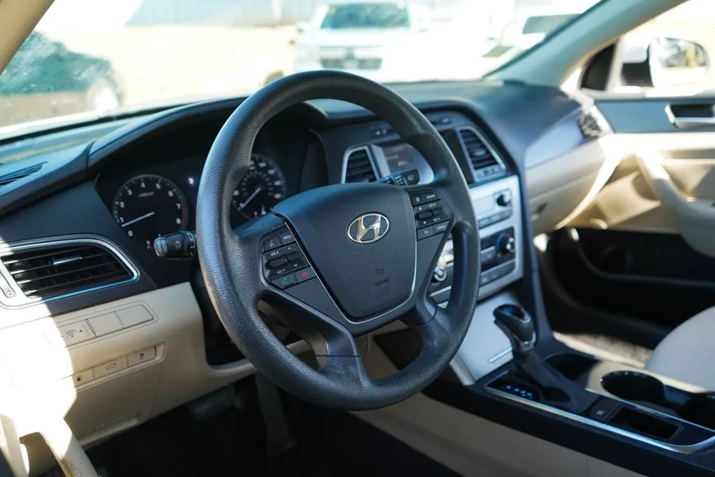 Hyundai Sonata photo 6