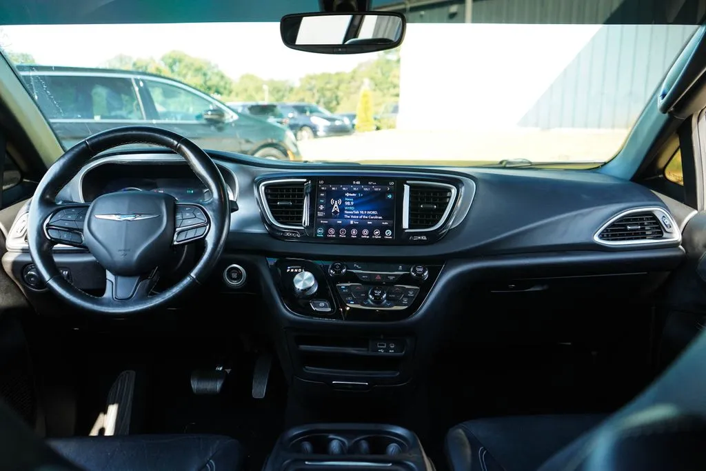 Chrysler Pacifica photo 10