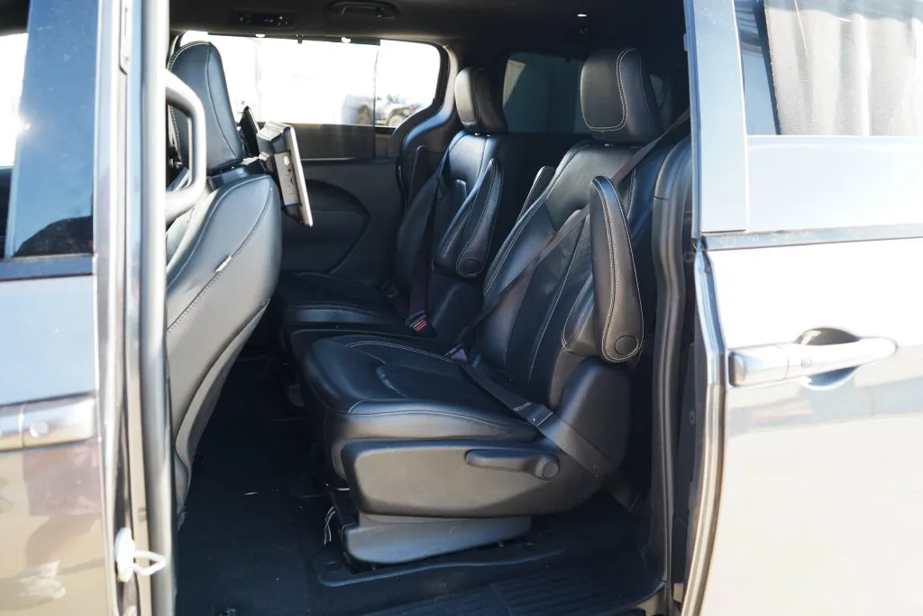 Chrysler Pacifica photo 9