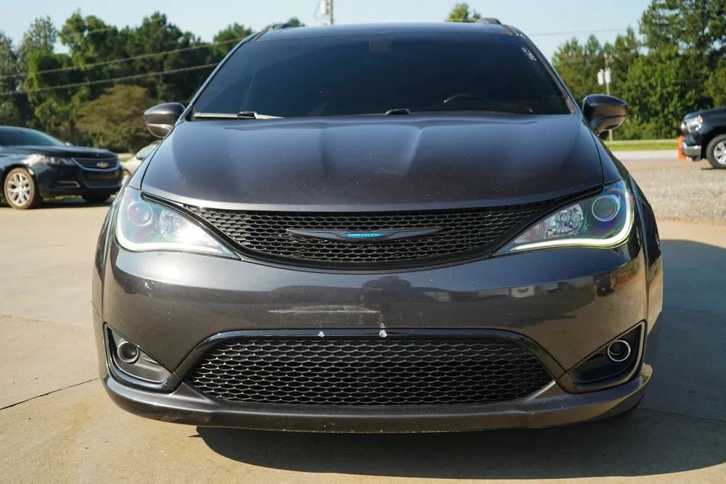 Chrysler Pacifica photo 17
