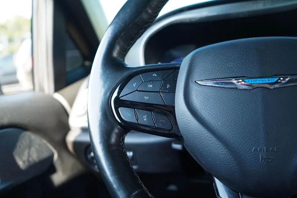 Chrysler Pacifica photo 29