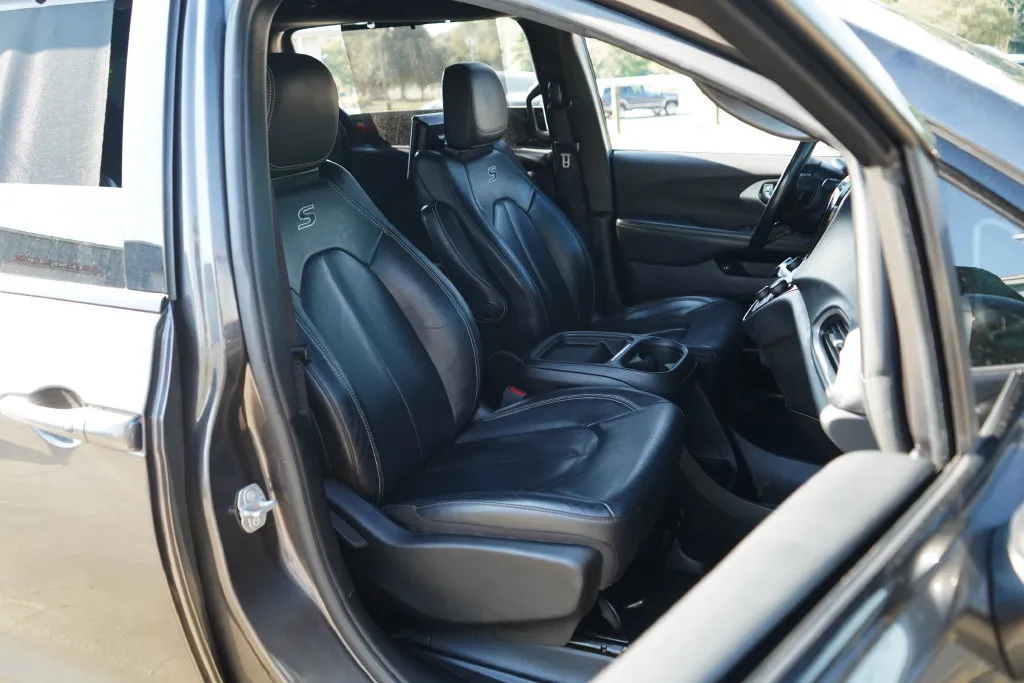 Chrysler Pacifica photo 14