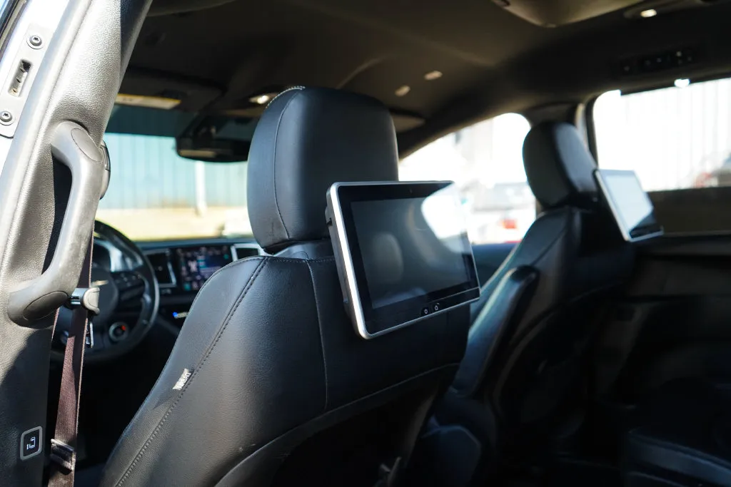 Chrysler Pacifica photo 13