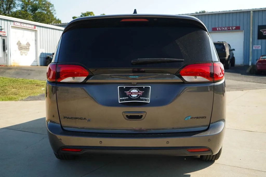 Chrysler Pacifica photo 20