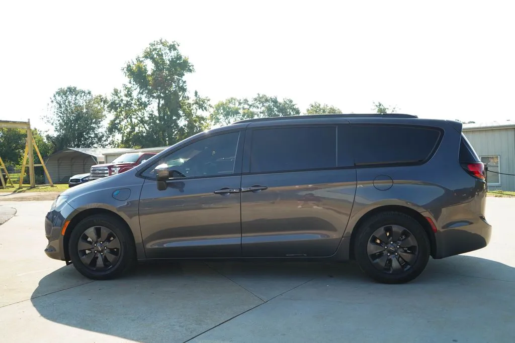 Chrysler Pacifica photo 24