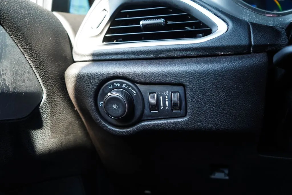 Chrysler Pacifica photo 31