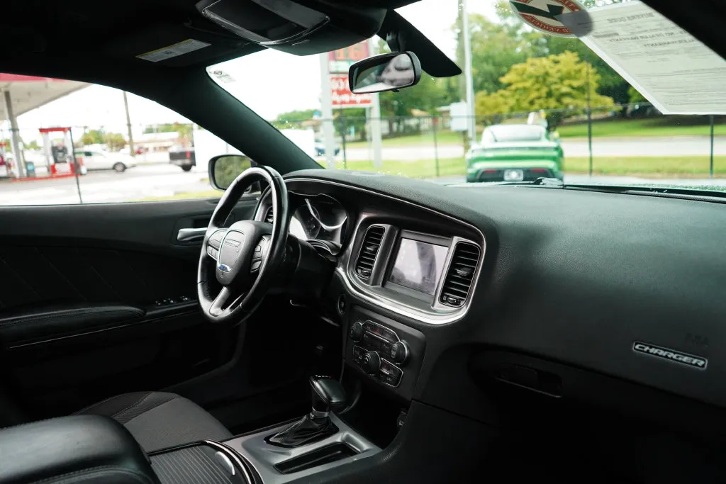 Dodge Charger photo 13
