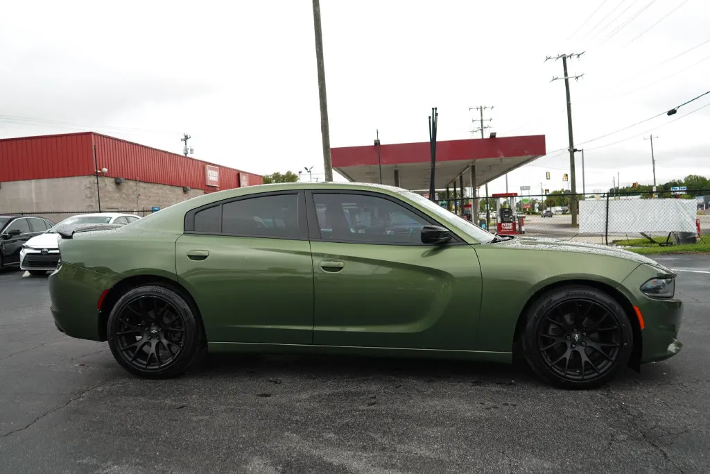 Dodge Charger photo 2