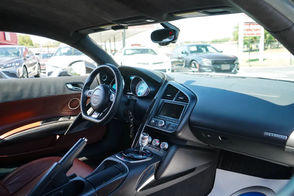 Audi R8 photo 9