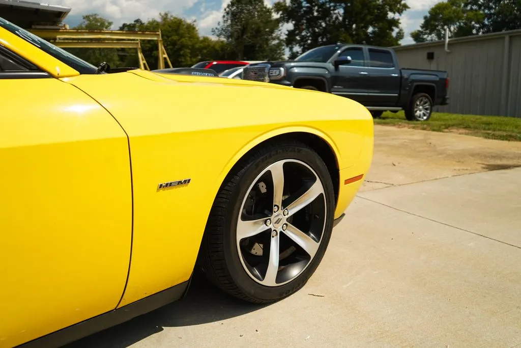 Dodge Challenger photo 18