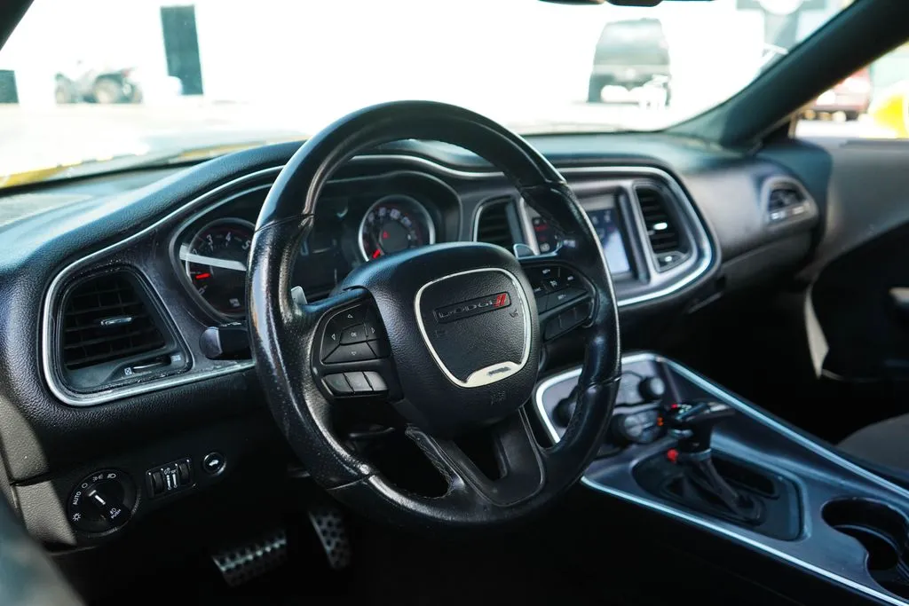 Dodge Challenger photo 6