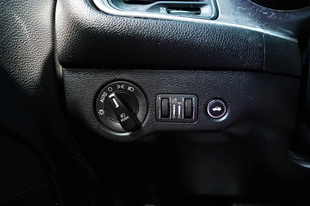 Dodge Challenger photo 31
