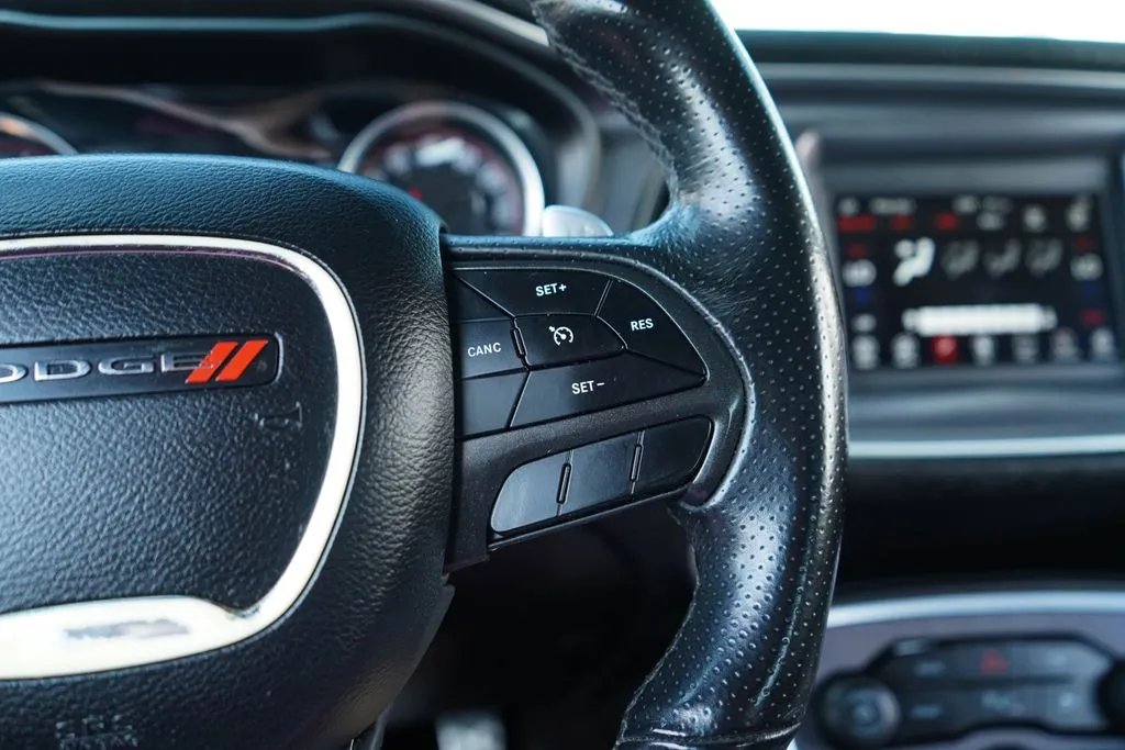 Dodge Challenger photo 32
