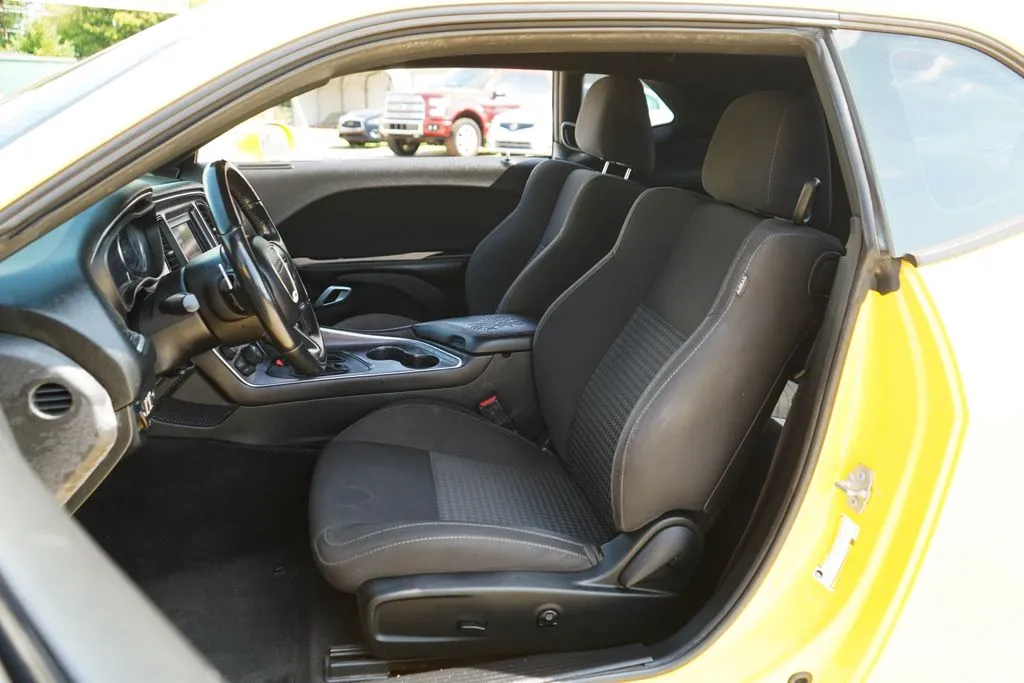 Dodge Challenger photo 7