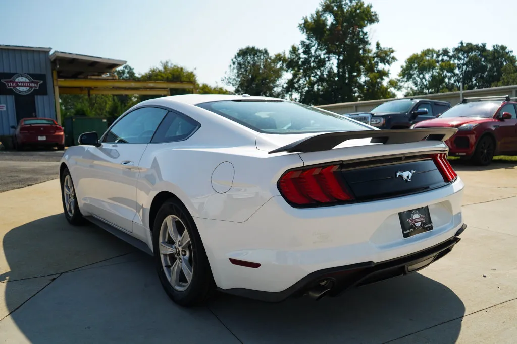Ford Mustang photo 4