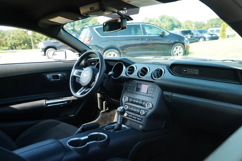 Ford Mustang photo 10