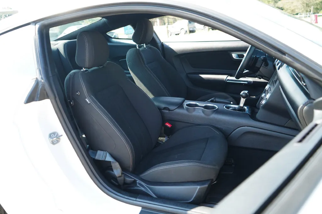 Ford Mustang photo 13