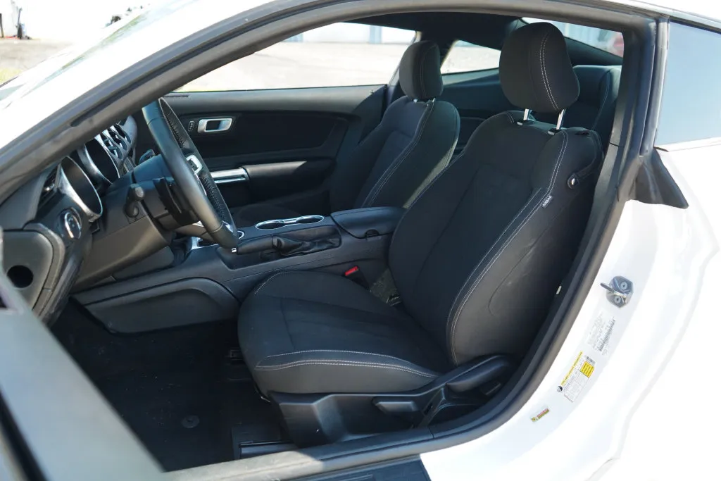 Ford Mustang photo 7