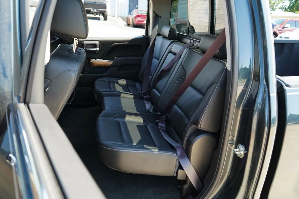 Chevrolet Silverado photo 9