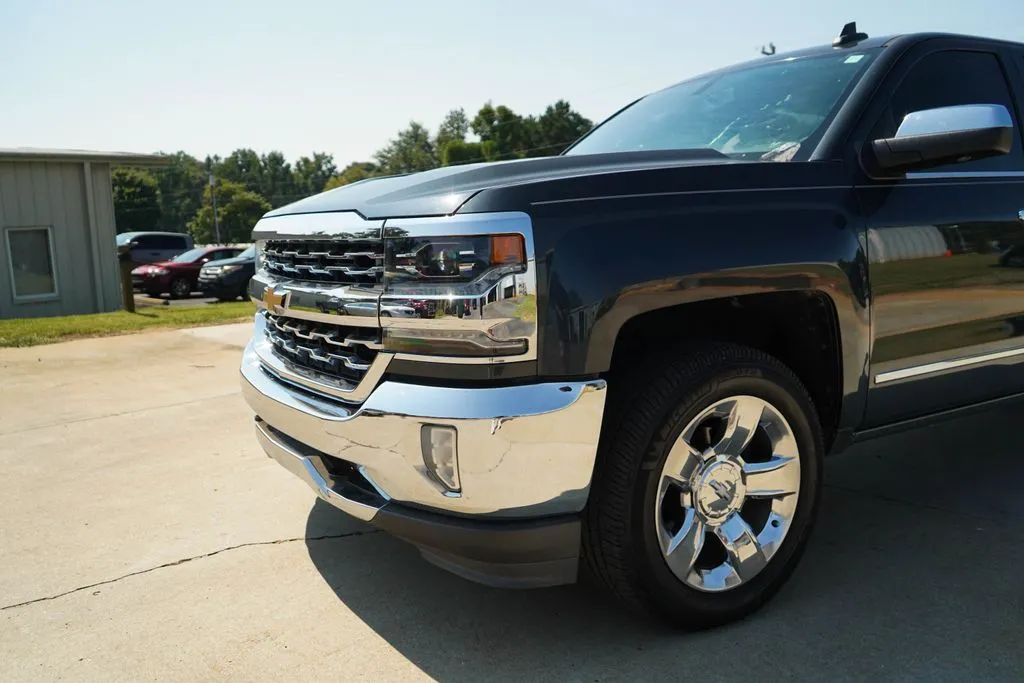 Chevrolet Silverado photo 17