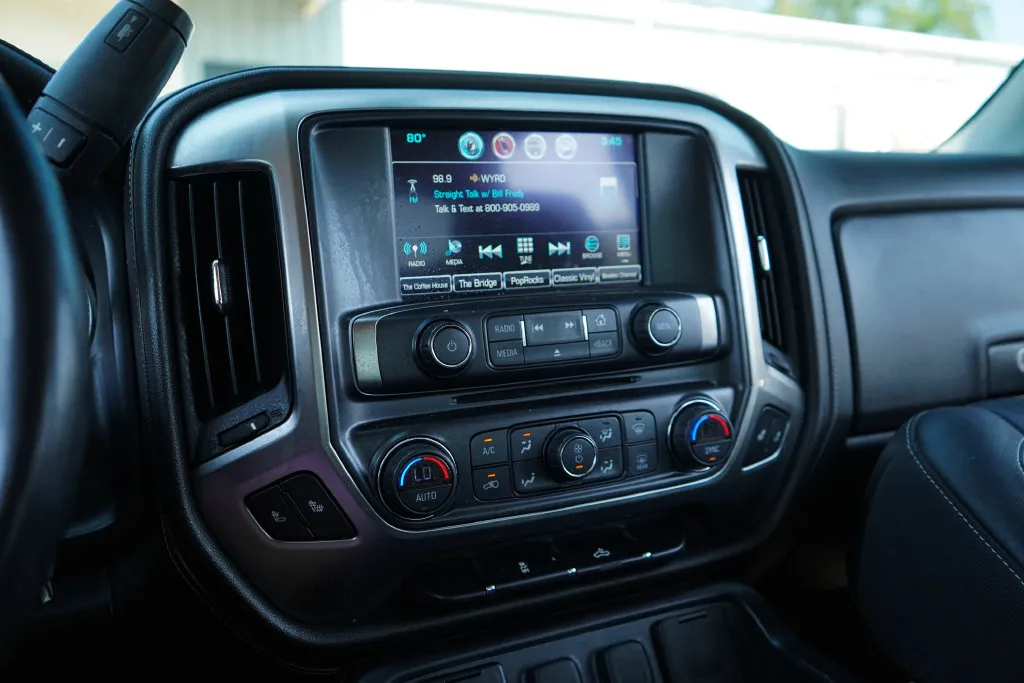 Chevrolet Silverado photo 8