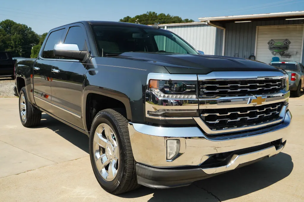 Chevrolet Silverado photo 32