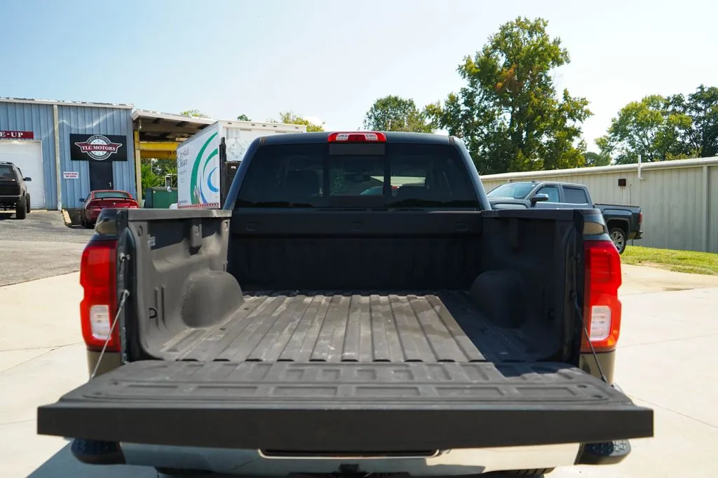 Chevrolet Silverado photo 14