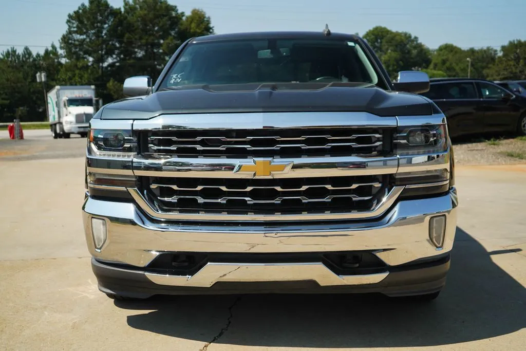 Chevrolet Silverado photo 16