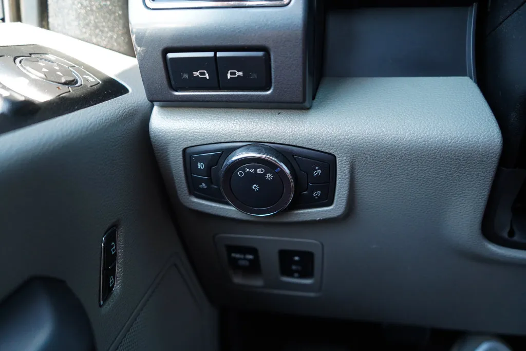 Ford F-150 photo 32