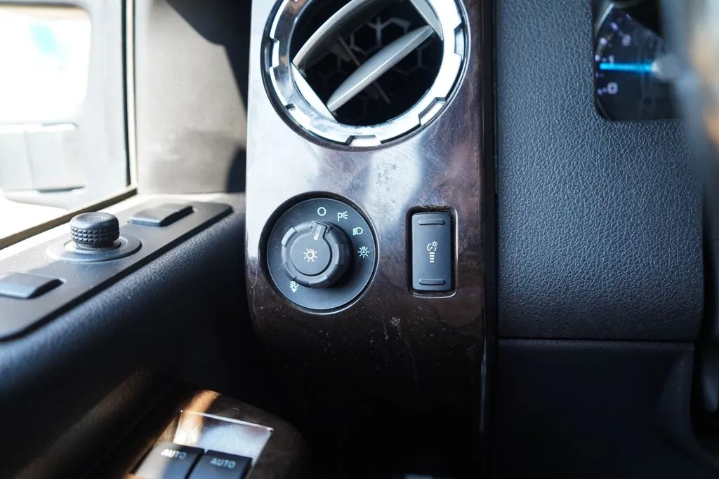 Ford F-250SD photo 30
