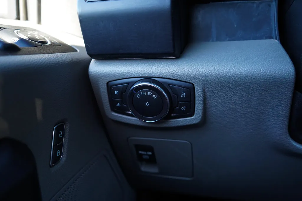 Ford F-150 photo 32