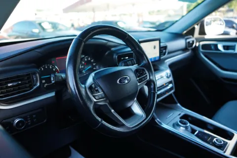 More photos of 2021 Ford Explorer XLT at TLC Motors, SC