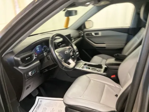 More photos of 2021 Ford Explorer XLT at TLC Motors, SC