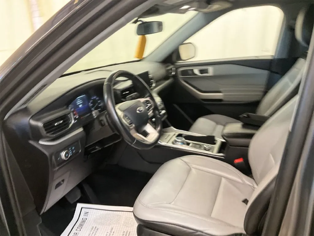 Ford Explorer photo 5