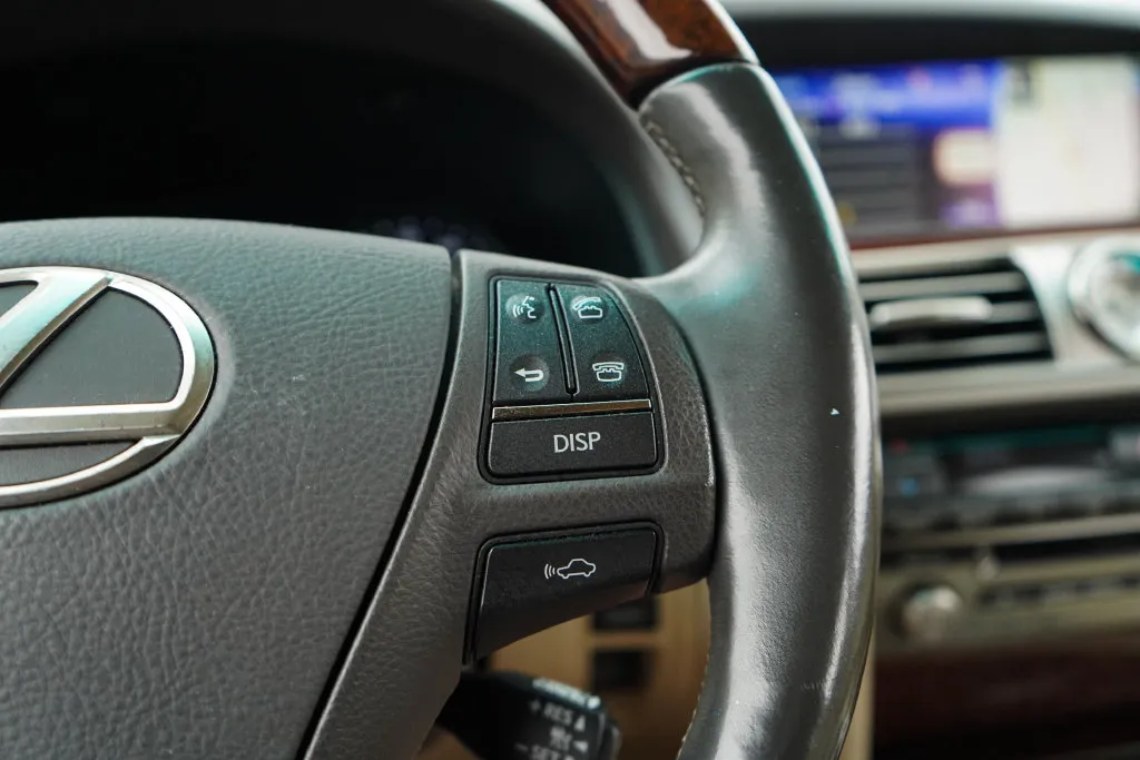 Lexus LS photo 30