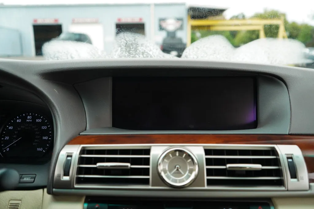 Lexus LS photo 11